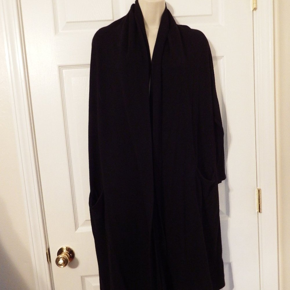 Long cardigan with long sleeves in black, Size Medium